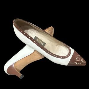 Bally Diandra White Leather pump with brown Cap Toe and broguing detail size 8 N